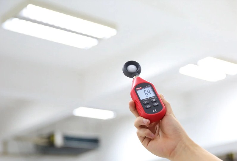 Digital Luxmeter (UNI-T UT383) in hand Digital Luxmeter (UNI-T UT383) in hand